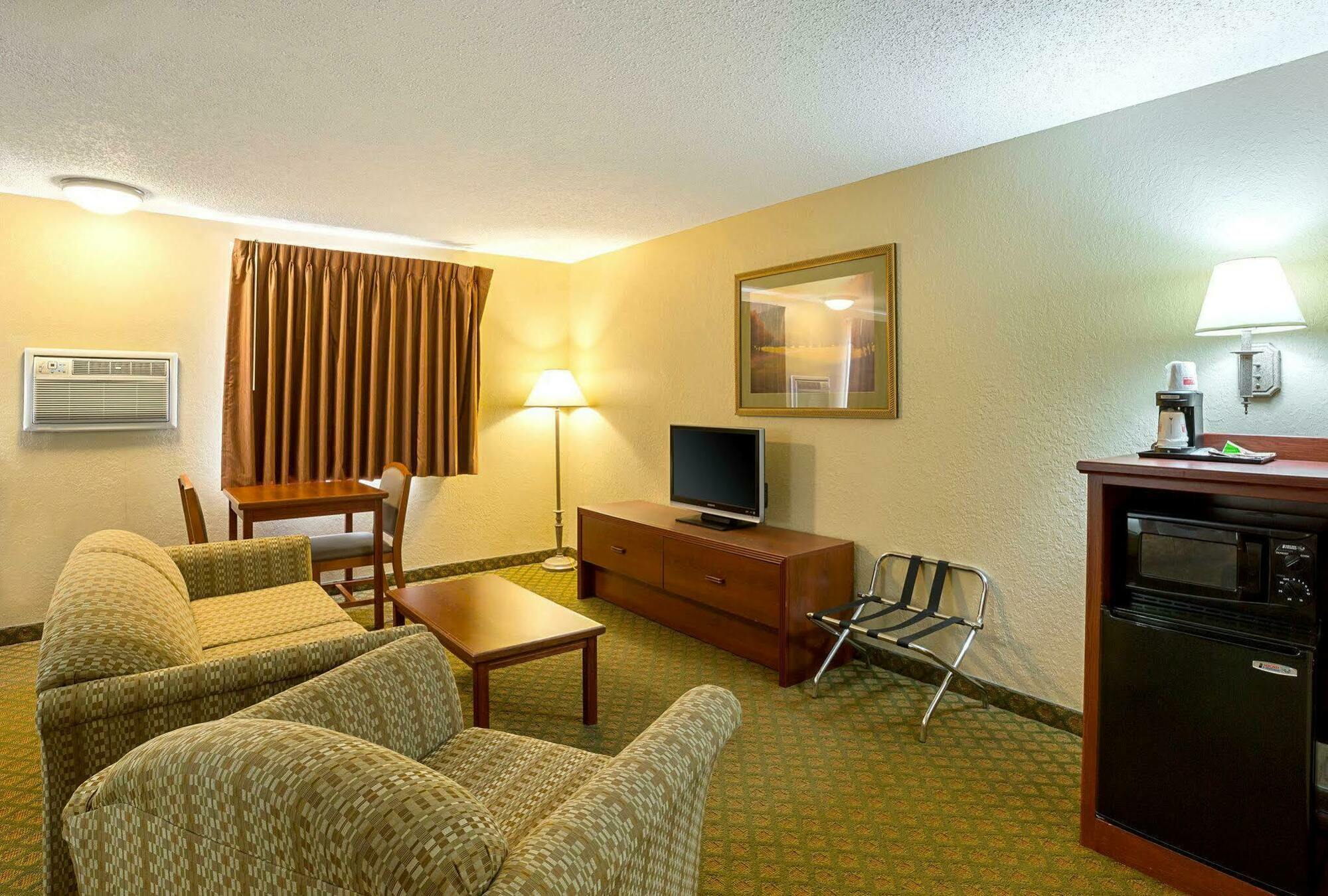 Rodeway Inn & Suites Kearney Exterior foto